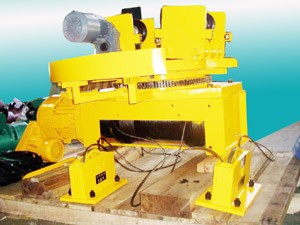 三級(jí)絕緣，360度旋轉(zhuǎn)，起重量40t-5t。
