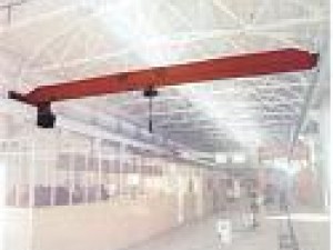 LDA型電動(dòng)單梁起重機(jī)是在“LD”的基礎(chǔ)上進(jìn)行設(shè)計(jì)改進(jìn)的，較“LD型”具有結(jié)構(gòu)更加合理，整機(jī)剛性強(qiáng)的特點(diǎn)。